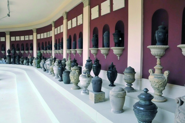 Innenansicht des Kolumbariums in Gotha, Ostflügel (Von ADSUBIA - Eigenes Werk, CC BY-SA 3.0, https://commons.wikimedia.org/w/index.php?curid=35557009)