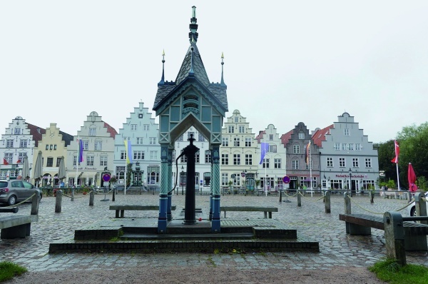 Der Marktplatz von Friedrichstadt (Foto: Gunnar Grimm)