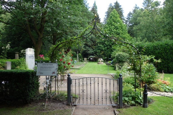 Eingang zum Garten der Frauen (alle Fotos in diesem Beitrag: © Kulturkarte.de/Hans-JürgenSchirmer) (1)
