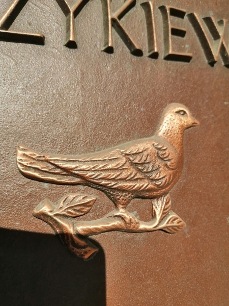 Vogel auf dem Stuttgarter Pragfriedhof