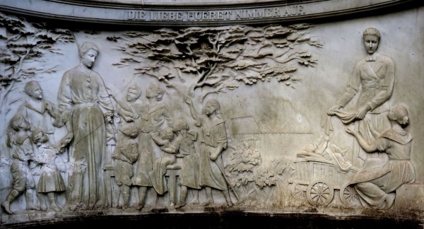 Das Relief Marie Lippert in Hohenbuchen (Beide Fotos: Petra Schmolinske) (5)
