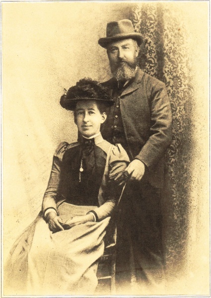 Zweimal Marie und Eduard Lippert - als Relief und auf einer Fotografie (aus: Reisebriefe, wie Anm. 3, Titelseite)